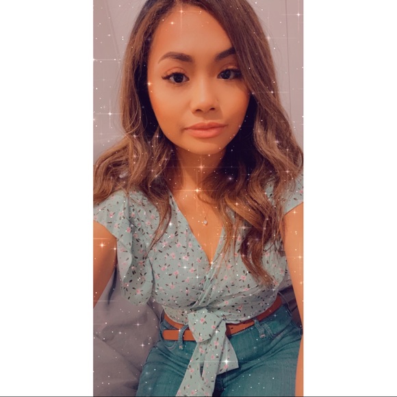 Nice to meet you! I’m Lisa. Welcome to my closet! - Picture 1 of 1